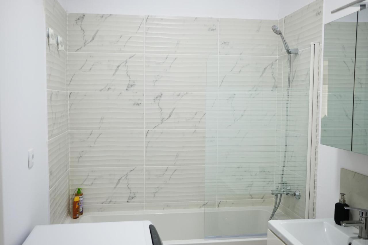 White Flat Apartamento Bucareste Exterior foto